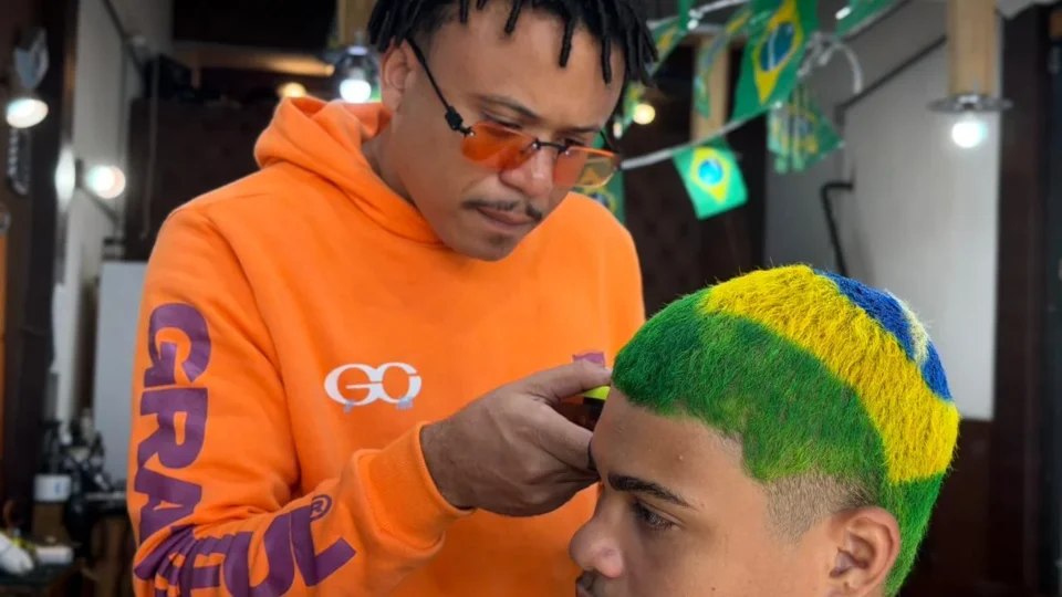 Vale tudo pelo Brasil? Cortes de cabelo inspirados na Seleção Brasileira viralizam e ultrapassam 5 milhões de visualizações 