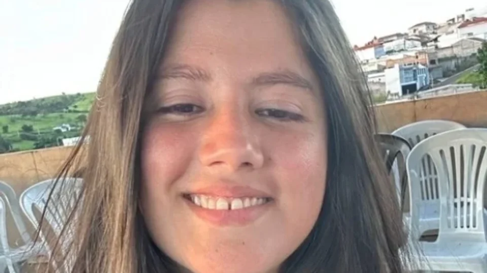 Jovem sai para ver jogo do Brasil e é encontrada morta em avenida de MG