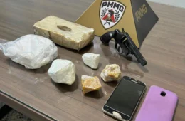 Mulher é presa com drogas e arma escondidas em roupas de bebê em MG