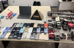 Polícia encontra cerca de 500 celulares furtados em shopping popular de Belo Horizonte; homem é preso e adolescente apreendido