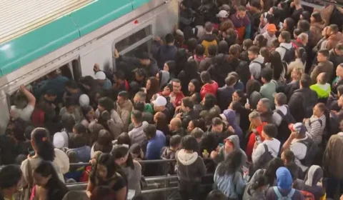Falha na Linha 9-Esmeralda provoca atrasos, superlotação e revolta de passageiros em São Paulo