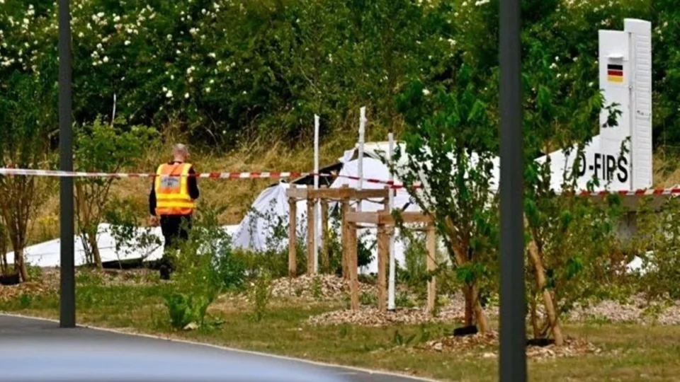 Queda de avião de paraquedismo mata 11 em cidade francesa