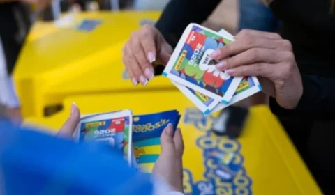 Prefeitura de São Paulo distribui álbum e figurinhas do torneio mundial de futebol de graça na capital