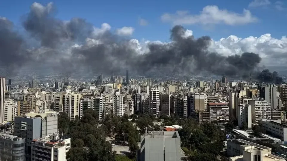 Israel volta a atacar o Líbano e ameaça acordo de paz entre EUA e Irã; tensão cresce no Oriente Médio