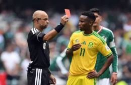 Fala de juiz brasileiro em inglês durante jogo vira meme e especialistas apontam o que deveria ter sido dito
