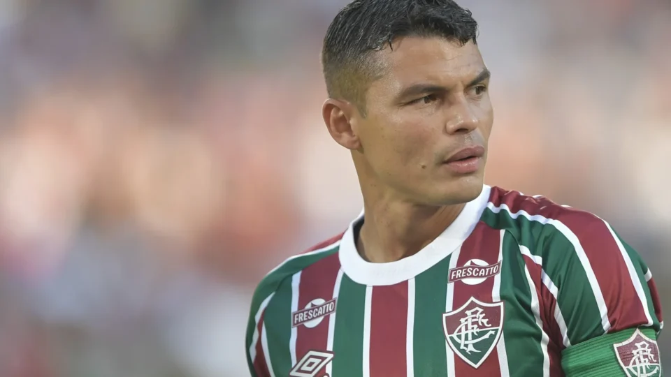Thiago Silva agradece apoio e dedica texto à torcida do Flu