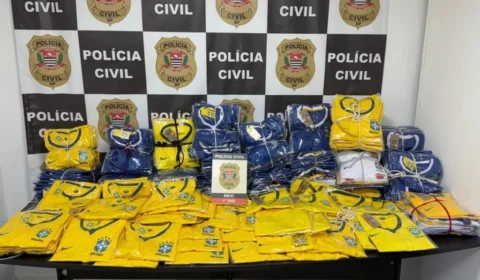 Polícia faz grande apreensão de produtos e álbuns falsificados da Copa do Mundo de 2026