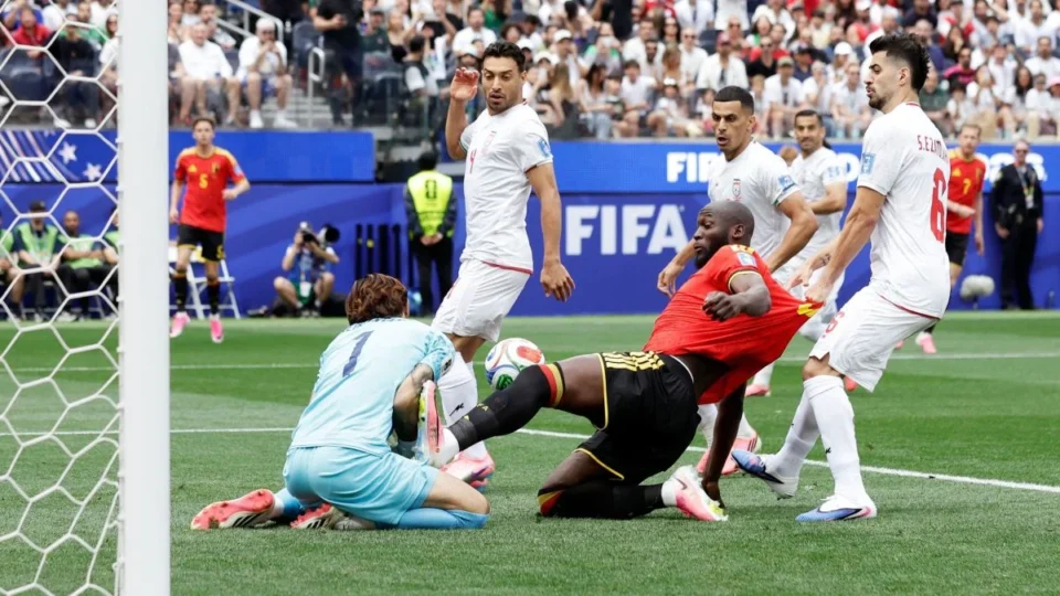 Seleção iraniana de futebol empata 0 a 0 com Bélgica