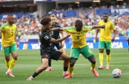 Gol nos acréscimos leva Canadá às oitavas e elimina África do Sul
