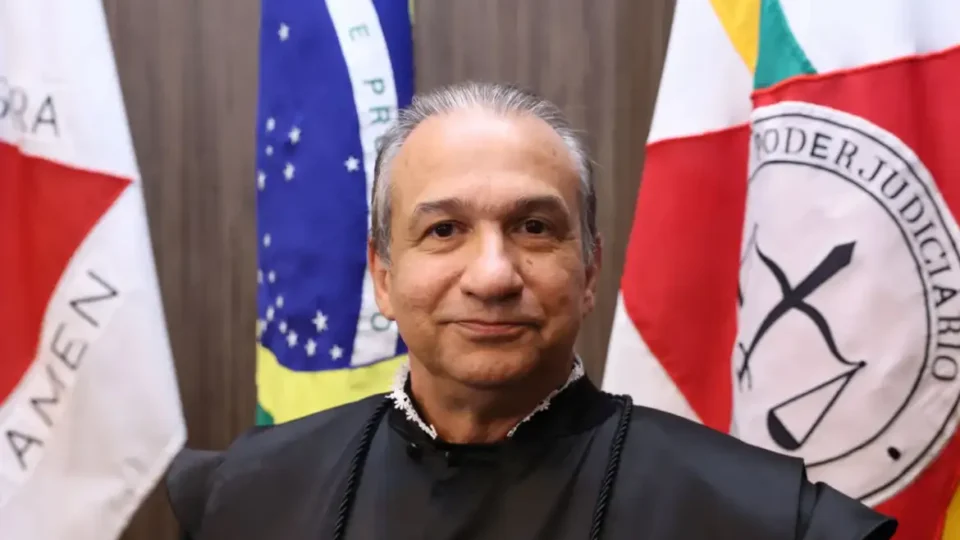 CNJ abre processo e mantém afastamento de desembargador de MG acusado de crimes sexuais