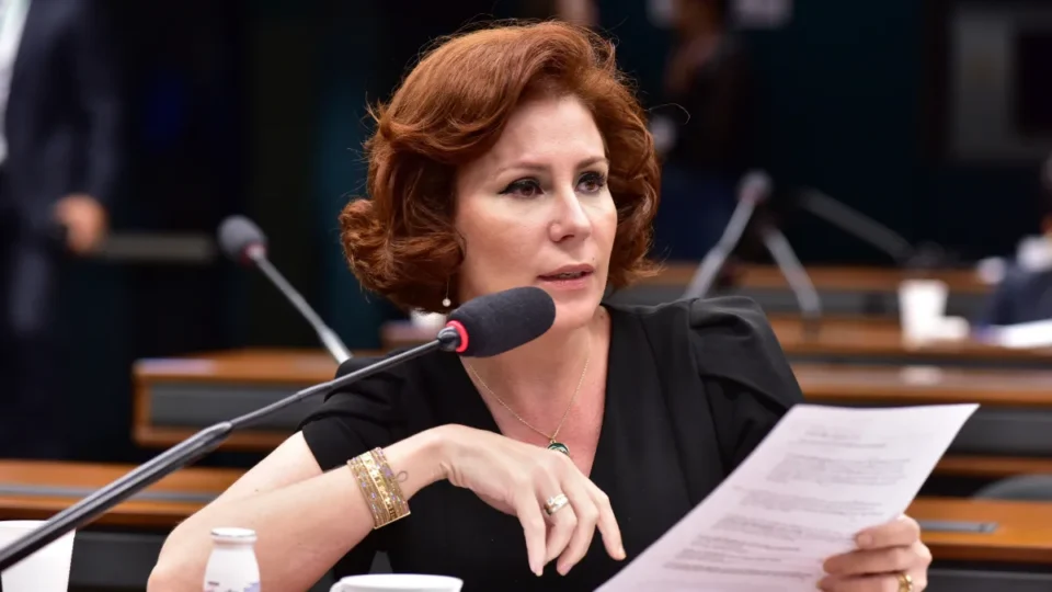 Fachin rebate decisão da Justiça italiana e afirma que Carla Zambelli teve julgamento com todas as garantias legais