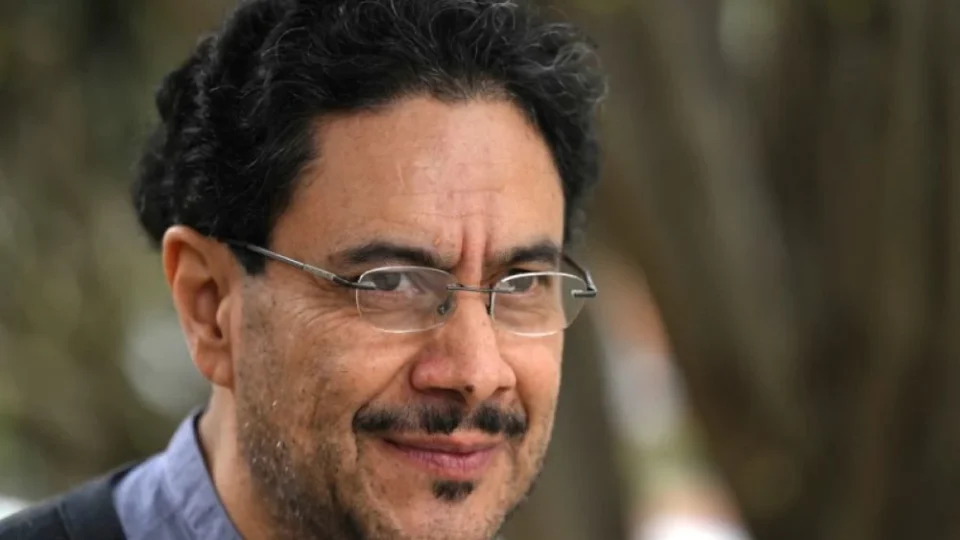 Cepeda questiona contagem do 1º turno após virada da direita na Colômbia