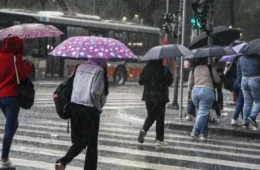 Frente fria provoca chuva forte, derruba temperaturas e coloca São Paulo em alerta para alagamentos