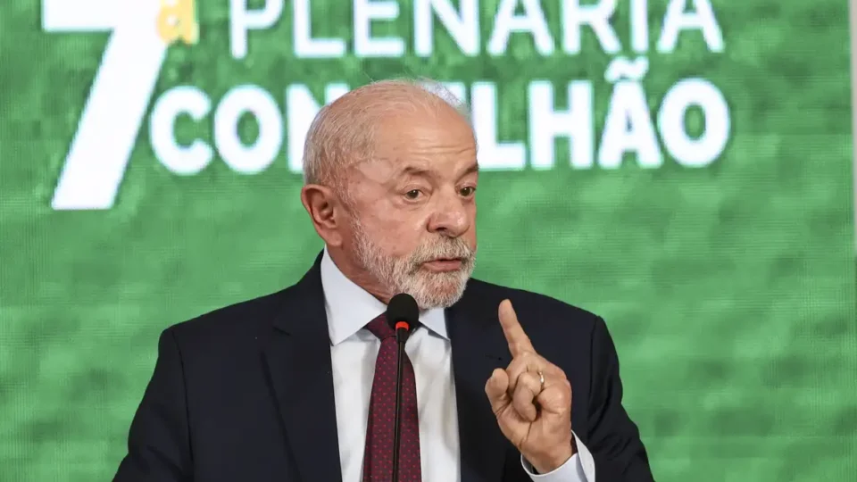 Lula é desaprovado por 48,5% e aprovado por 46,5%, aponta pesquisa Meio/Ideia