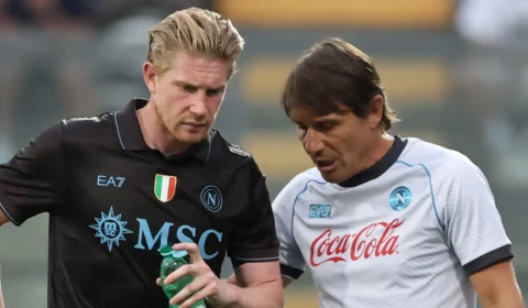 De Bruyne celebra saída de Conte e brilha no Mundial