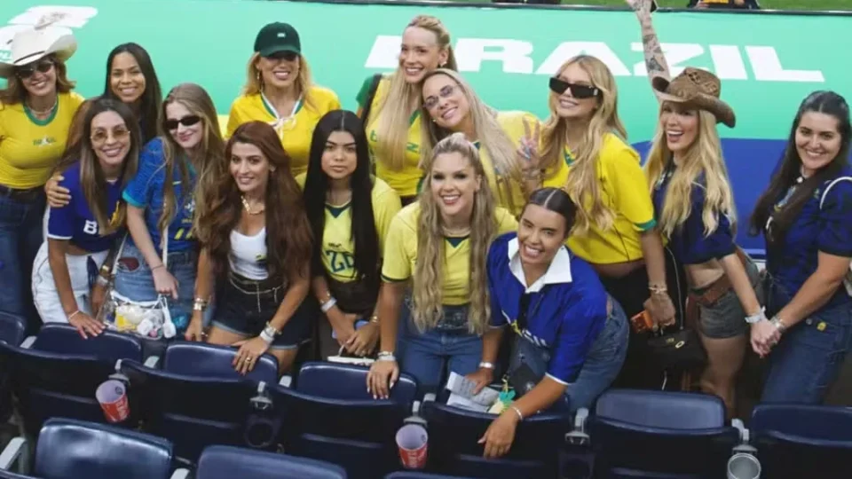 Esposas de jogadores celebram classificação do Brasil em foto marcante após virada