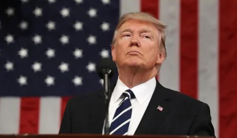 Trump confunde os filhos de Bolsonaro, diz que Brasil é ‘politicamente perigoso’ e leva invertida de Lula no G7