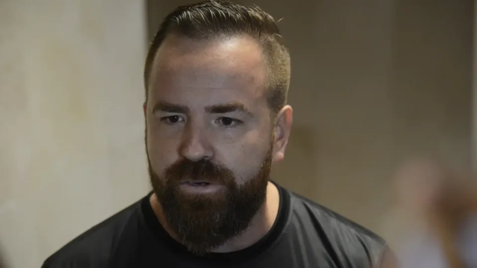 “Mataram meu filho pela terceira vez”, desabafa Leniel Borel após perdão judicial à mãe de Henry