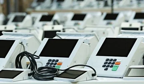 Dez urnas eletrônicas são substituídas durante eleição suplementar e chamam atenção de eleitores