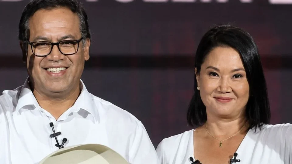 Eleições no Peru: Keiko Fujimori e Roberto Sánchez disputam Presidência com empate técnico