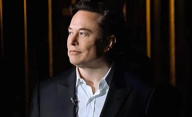 Uma das residentes contou que a mulher acredita que ela e Musk precisam de mais espaço, o que estaria relacionado aos conflitos com moradores do apartamento em frente ao dela.