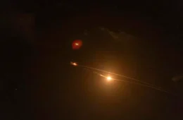 Irã ataca o norte de Israel após bombardeio em Beirute; Tel Aviv promete retaliação