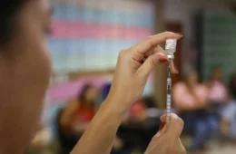 Nova vacina contra pneumonia e meningite começa a ser aplicada no SUS e amplia proteção de grupos prioritários