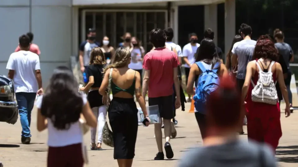 Universidades brasileiras perdem espaço em ranking global e acendem alerta para ensino superior