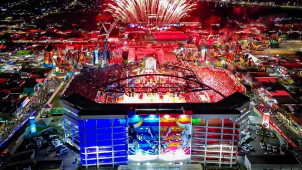 Festival de Parintins 2026 chega ao fim e disputa entre Caprichoso e Garantido entra na reta final