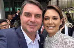Flávio Bolsonaro pede desculpas novamente a Michelle e tenta amenizar desgaste público
