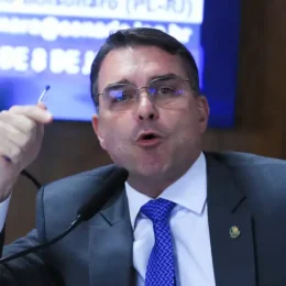 Davidson Cavalcante: Flávio Bolsonaro usa Reforma Tributária para abafar desgaste
