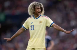 Camisa de Curaçao vira fenômeno de vendas, mas pode não aparecer em campo no torneio de 2026