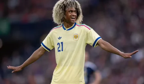 Camisa de Curaçao vira fenômeno de vendas, mas pode não aparecer em campo no torneio de 2026