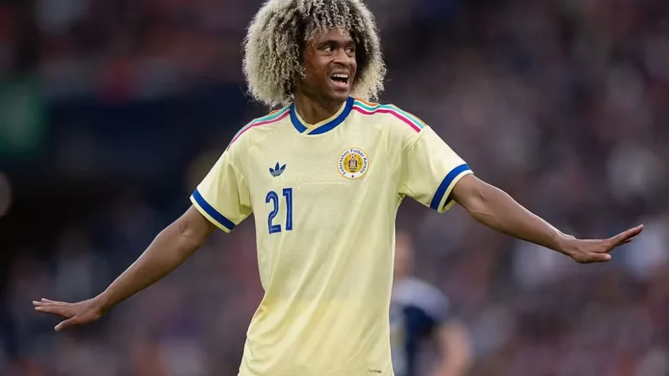 Camisa de Curaçao vira fenômeno de vendas, mas pode não aparecer em campo no torneio de 2026