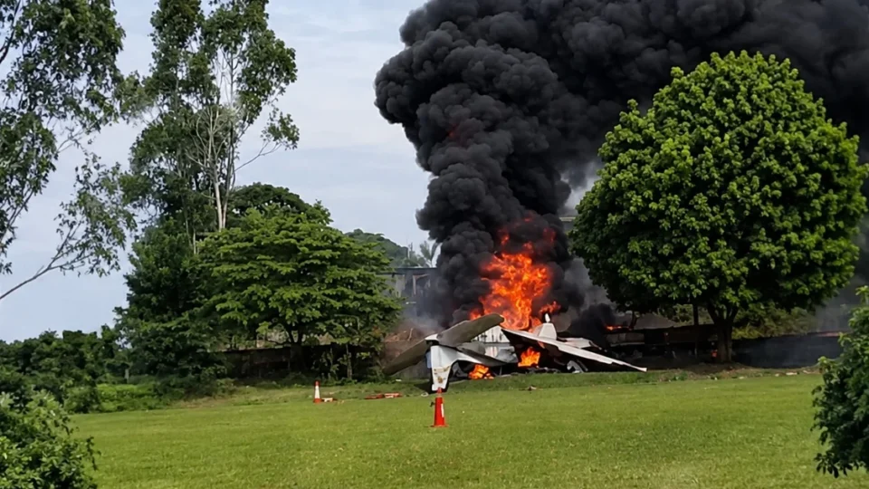 Queda de avião logo após decolagem deixa dois mortos e um ferido no interior de SP