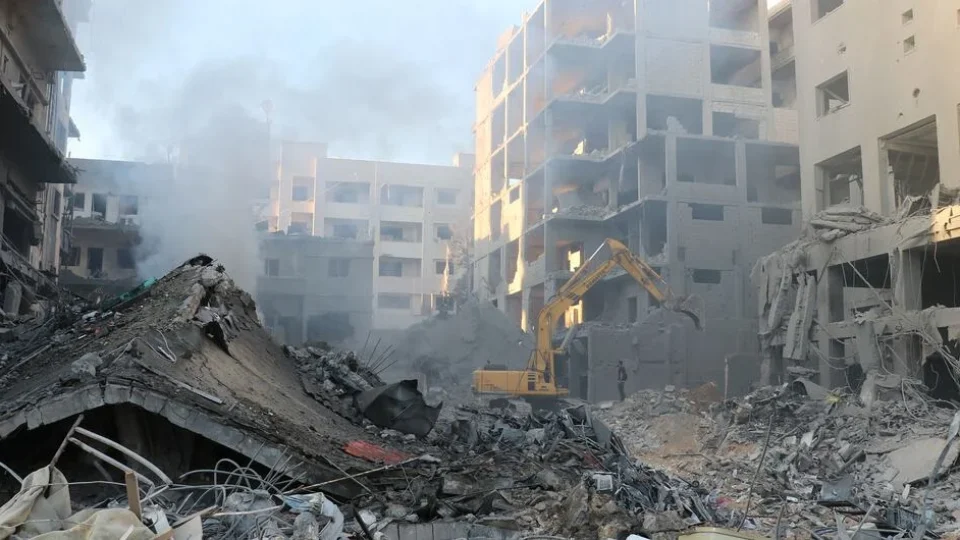 Israel ordena retirada de moradores e ataques deixam quatro mortos