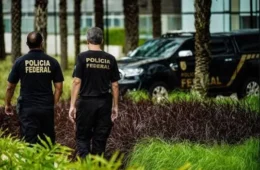 Convocação de delegados da PF gera questionamentos após operação que atingiu aliados do governo