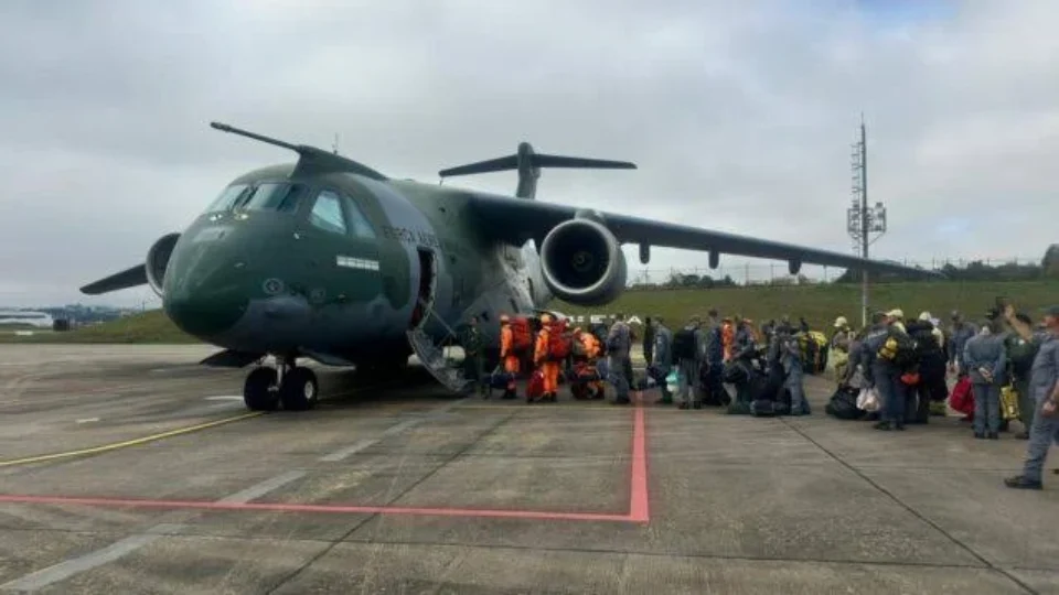 Avião da FAB decola do Rio com toneladas de ajuda humanitária para vítimas dos terremotos na Venezuela