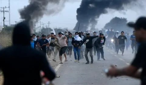 Bolívia começa a desmontar bloqueios após estado de exceção e acordo com sindicato em meio a crise de protestos