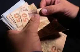 Crédito fácil impulsiona acesso dos jovens ao sistema financeiro, mas acende alerta para dívidas