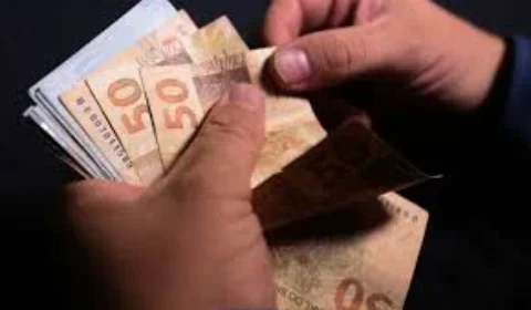 Crédito fácil impulsiona acesso dos jovens ao sistema financeiro, mas acende alerta para dívidas