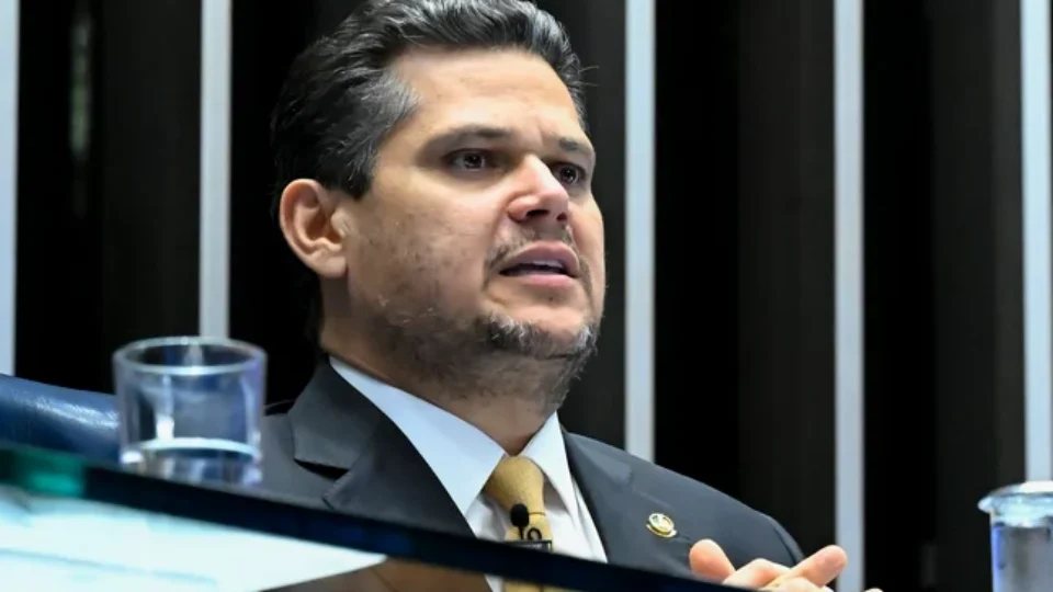 Alcolumbre marca reunião para discutir tramitação da PEC que põe fim à escala 6×1 no Senado