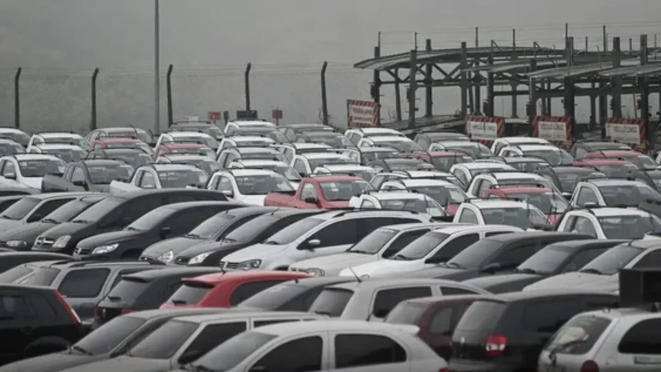 Venda de veículos novos no país sobe 15% até maio