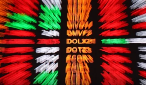 Bolsa sobe 1,16%, e dólar cai para R$ 5, apesar de medida dos EUA