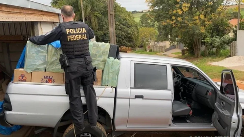 Comércio ilegal de cigarros eletrônicos e convencionais é alvo da PF