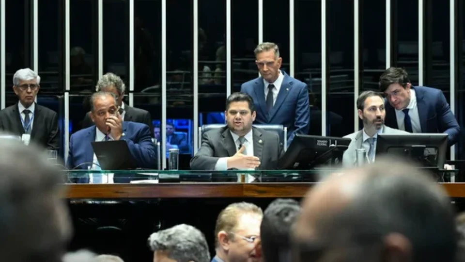 Senado anula norma sobre aborto legal em crianças vítimas de estupro