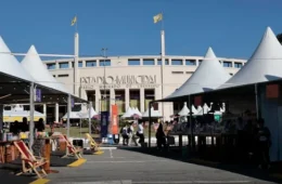 Feriado em SP tem programação gratuita em feira do livro no Pacaembu