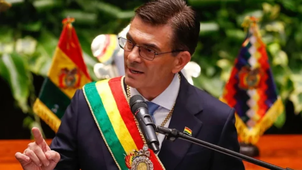 Ministros caem e estradas fecham no pior cenário econômico da Bolívia
