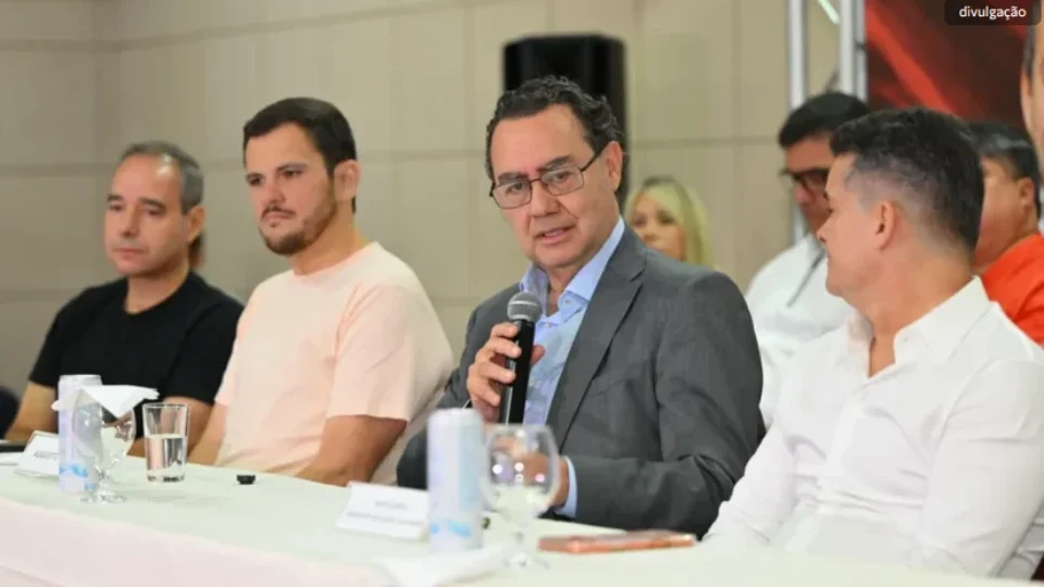 Em visita a Manaus, Augusto Cury defende o fim dapolarização política no Brasil