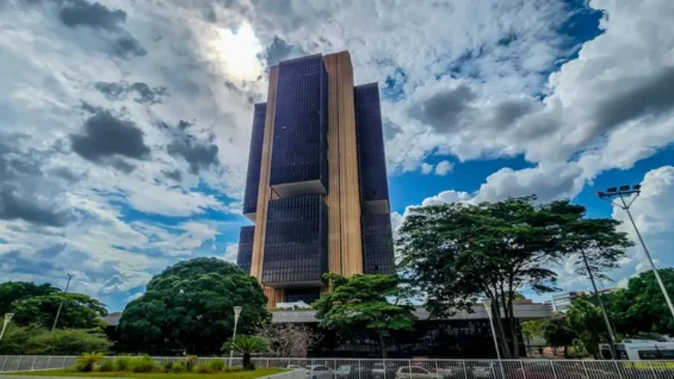 PEC no Senado facilita cooptação do Banco Central, dizem economistas